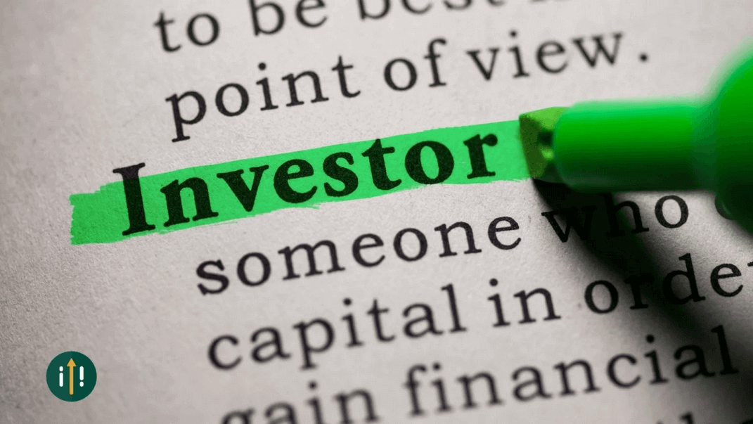 Highlighter pen highlighting the word investor
